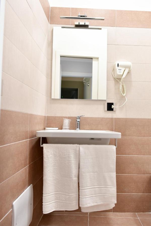 B&B A Due Passi กาแซร์ตา ภายนอก รูปภาพ