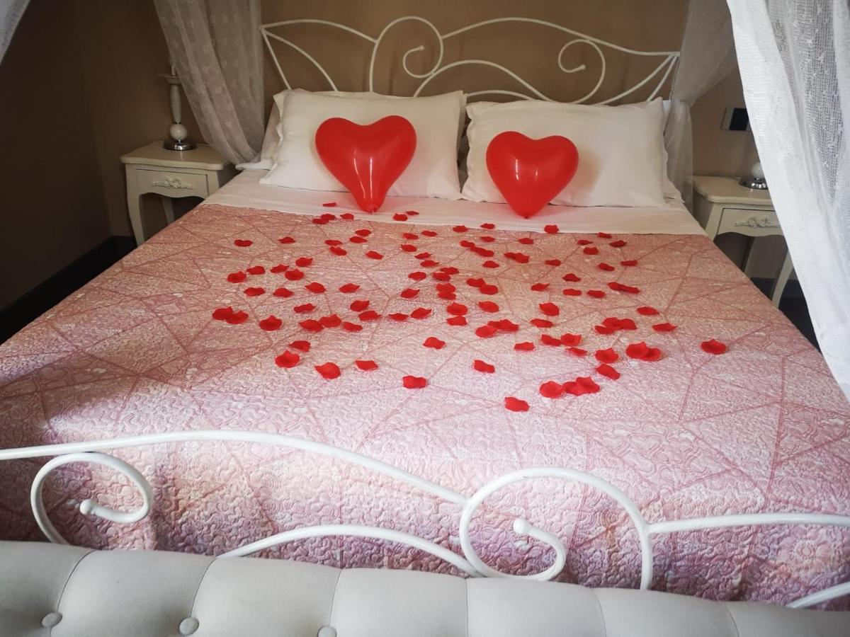 B&B A Due Passi กาแซร์ตา ภายนอก รูปภาพ